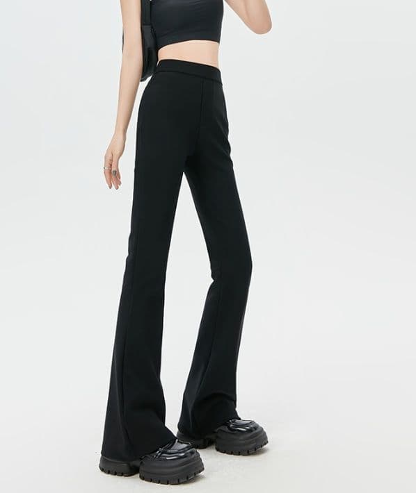 フレアパンツ 高級感漂うフレアシルエットスラックス