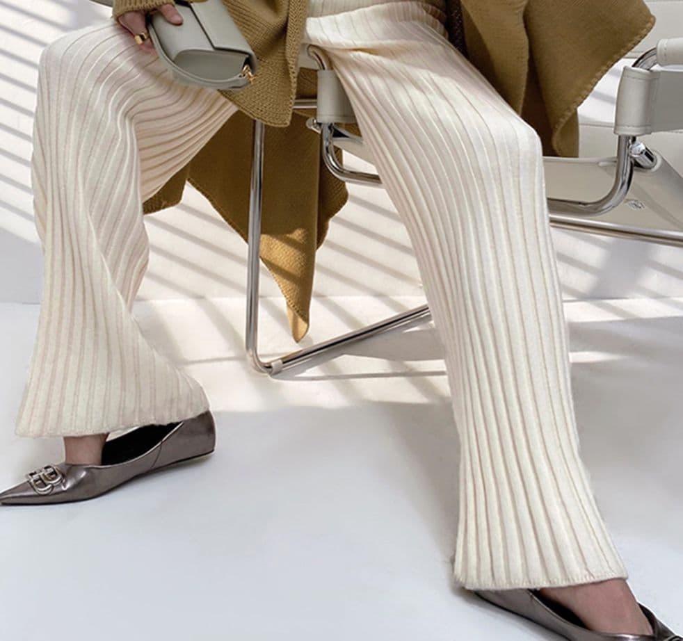 美脚効果 リブニット セミフレアパンツ