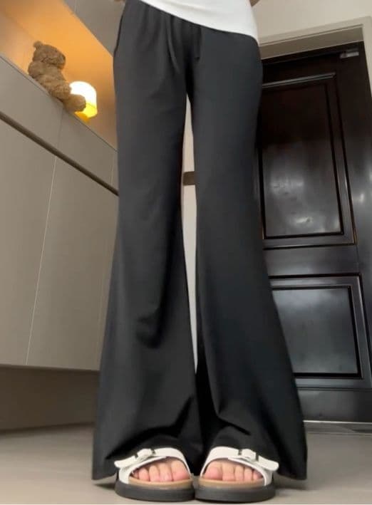 フレアパンツ 優雅なドレープフレアスウェット