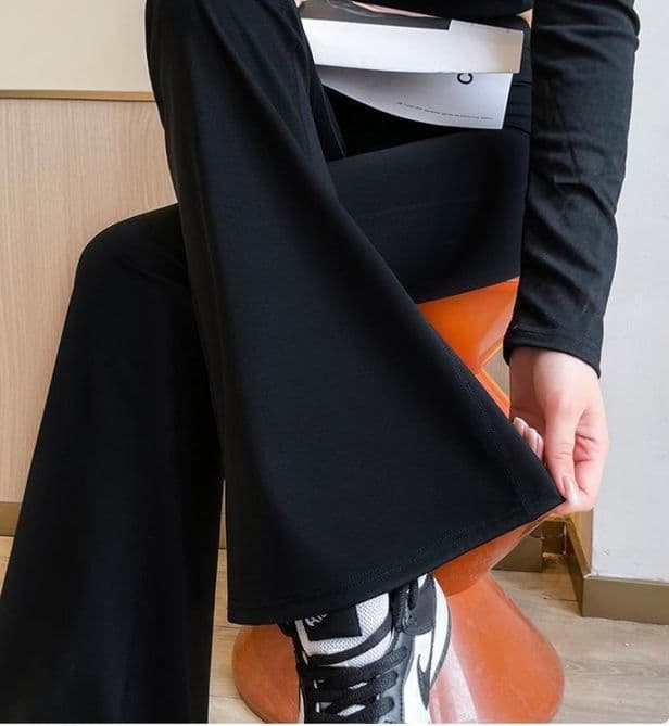 フレアパンツ 美脚演出フレアレギンス