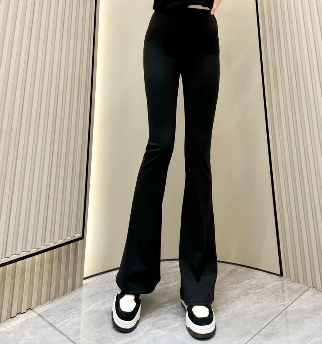 フレアパンツ 美脚演出フレアレギンス