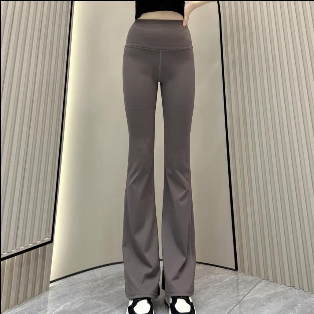 フレアパンツ 美脚演出フレアレギンス