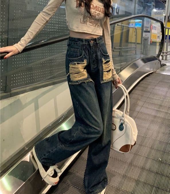 フレアパンツ 大胆なダメージ加工が印象的な裾広がりフレアパンツ