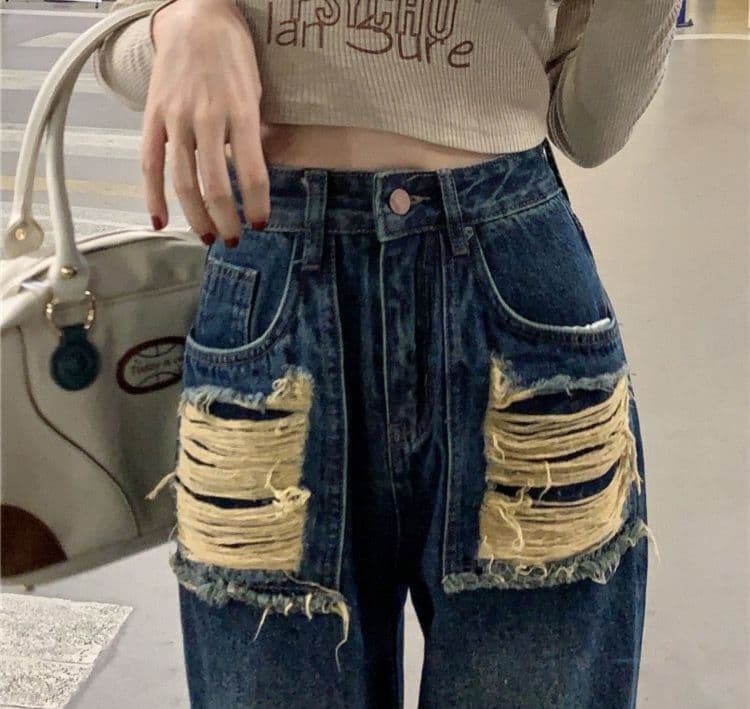 フレアパンツ 大胆なダメージ加工が印象的な裾広がりフレアパンツ