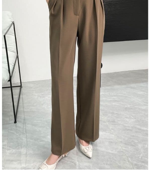 フレアパンツ 上品な裾広がりタック入りワイドスラックス