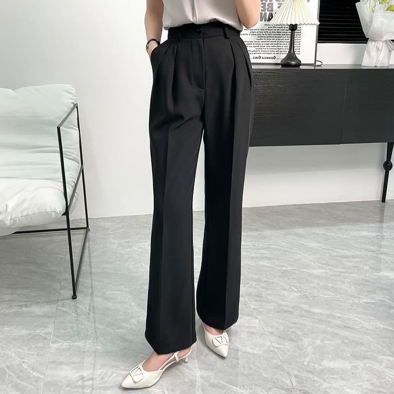 フレアパンツ 上品な裾広がりタック入りワイドスラックス