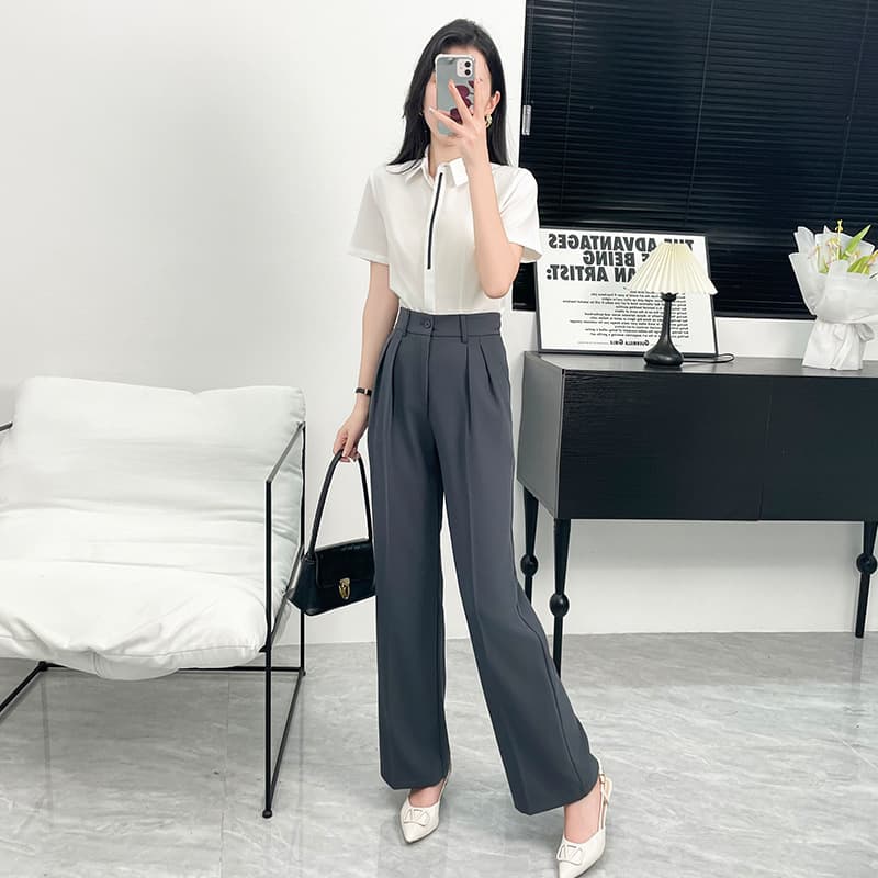 フレアパンツ 上品な裾広がりタック入りワイドスラックス