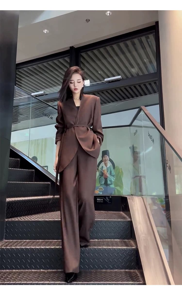 フレアパンツ ノーカラーベルト付きフレアパンツスーツ