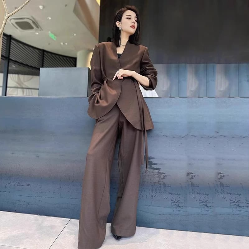 フレアパンツ ノーカラーベルト付きフレアパンツスーツ