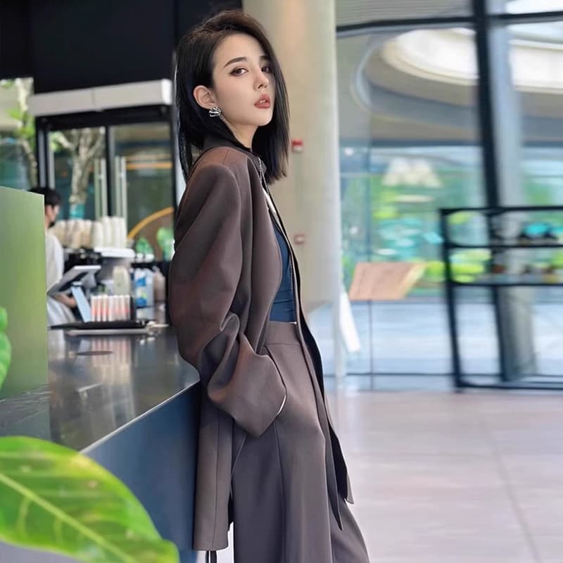 フレアパンツ ノーカラーベルト付きフレアパンツスーツ