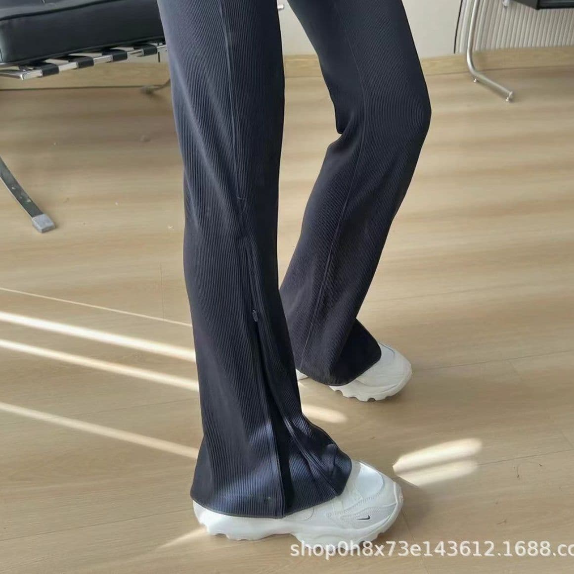 フレアパンツ なめらか美脚リブフレアパンツ