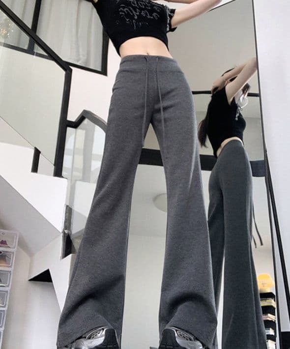 フレアパンツ 優雅なゆったりフレアスウェット
