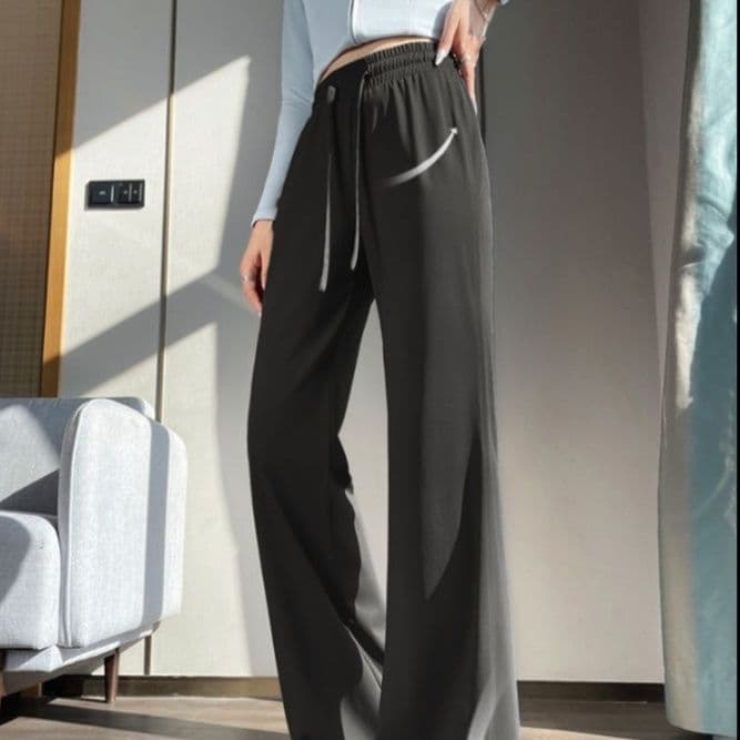 フレアパンツ やわらか素材のリラックスフレアパンツ