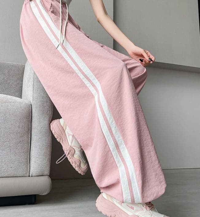 フレアパンツ ゆったりサイドライン入りフレアパンツ