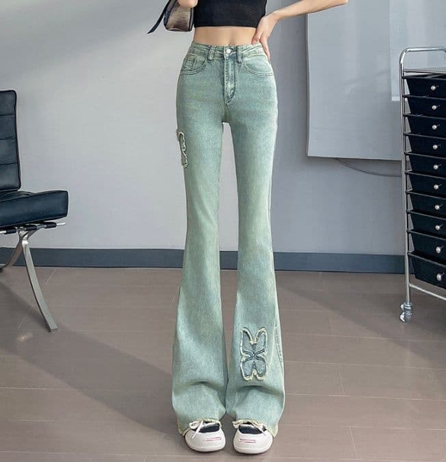 フレアパンツ 蝶々刺繍フレアデニム