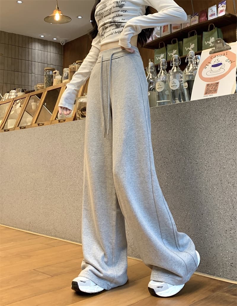 フレアパンツ 裾広がりスウェット素材のゆったりフレアパンツ