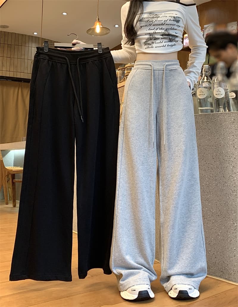 フレアパンツ 裾広がりスウェット素材のゆったりフレアパンツ