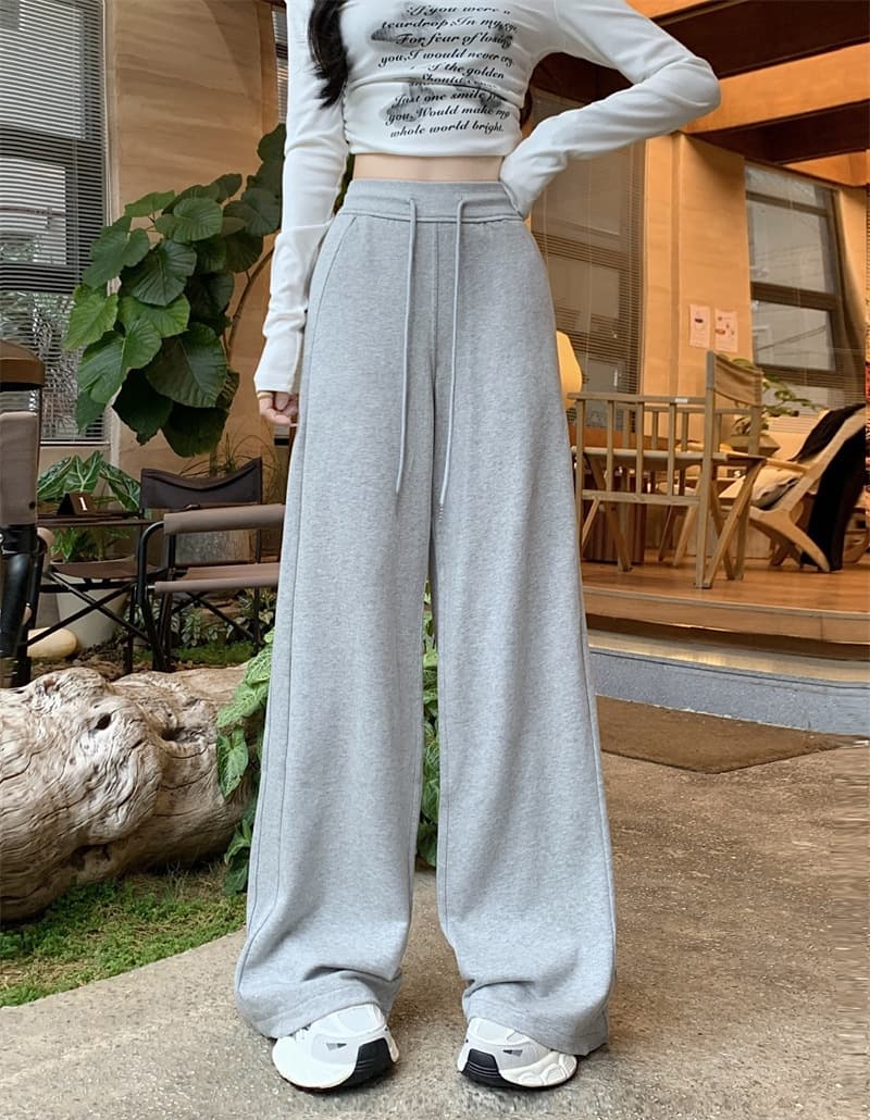フレアパンツ 裾広がりスウェット素材のゆったりフレアパンツ